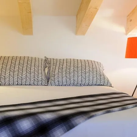 Casita En La Naturaleza, * Olot